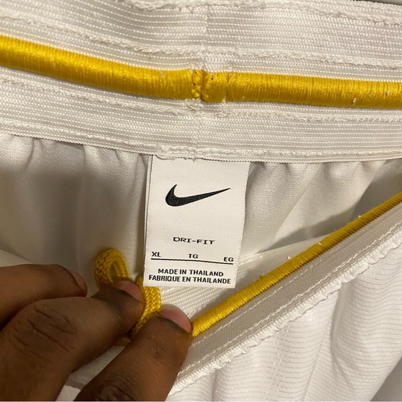 XL men’s shorts NIKE - Picture 3 of 3